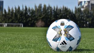 La pelota de AFA para todos los torneos, también los de Reserva. (Prensa AFA)