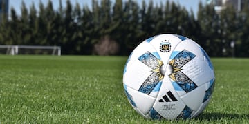 La pelota de AFA para todos los torneos, también los de Reserva. (Prensa AFA)