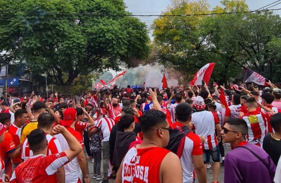 Instituto-Sacachispas: la increíble caravana de hinchas en barrio Alta Córdoba