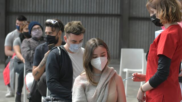 Continua la vacunación contra Covid 19.