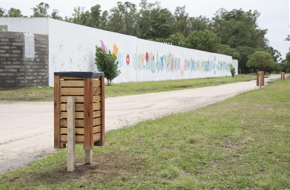La Costanera del Río Xanaes ya tiene sus cestos para basura hecho por alumnos