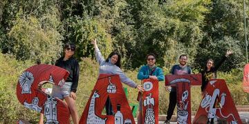 Los matrimonios número 100.000 llegaron desde Córdoba y recibieron regalos.