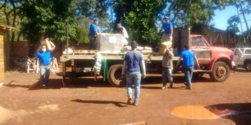 Descarga de los materiales donados por Arauco