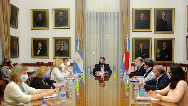 Este mediodía se concretó la nueva reunión entre el Ejecutivo provincial y los gremios docentes