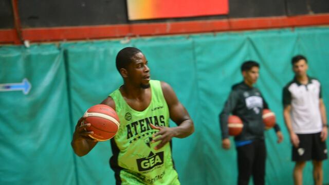 El pivote Arkeem Joseph decidió no continuar en Atenas (Javier Ferreyra / La Voz).