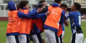 El festejo alocado de la reserva de Talleres tras el golazo de Kummer (ESPN)