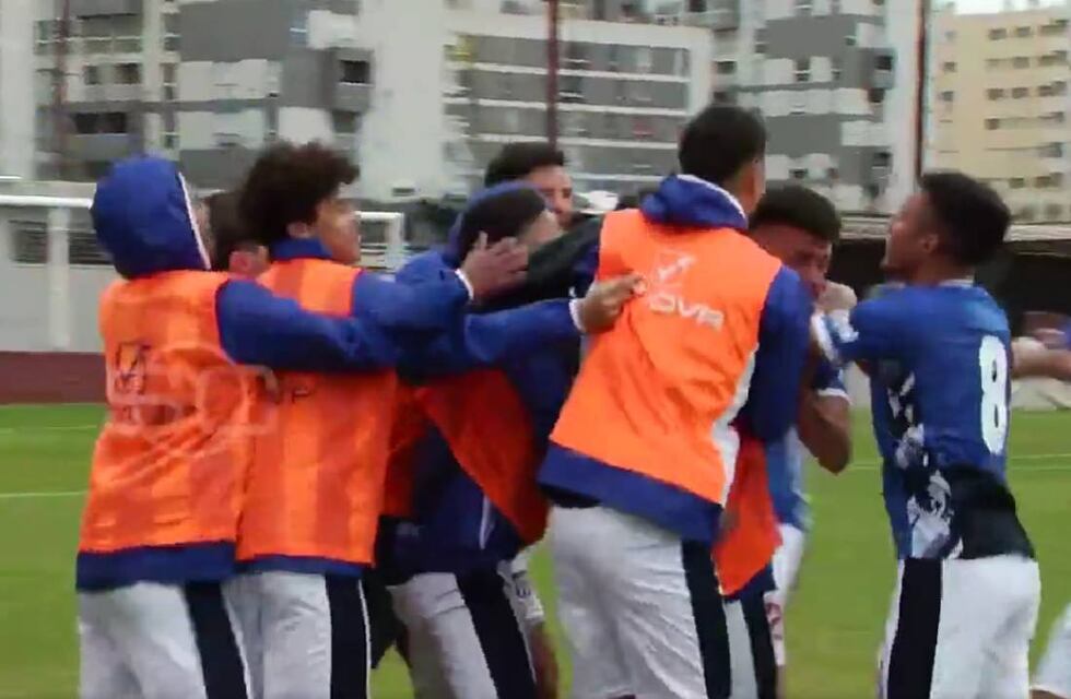 El rafaelino Tomás Kummer hizo un golazo desde mitad de cancha