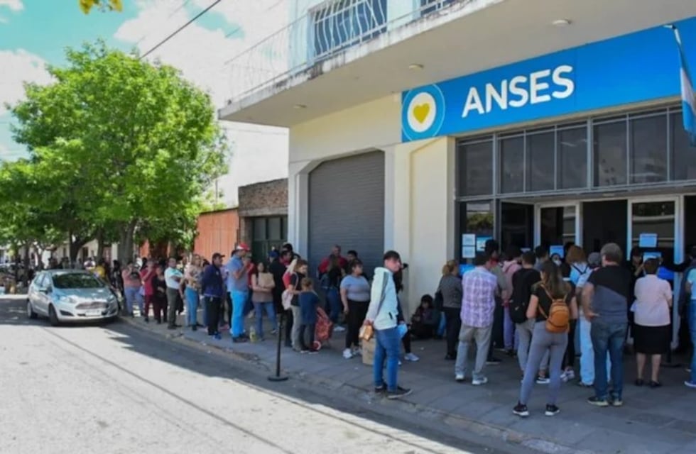 Cómo tramitar y cobrar la prestación por desempleo, si te rechazan el bono del Anses