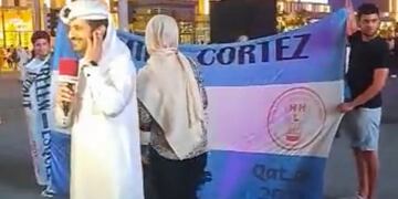 Hinchas de Huracán Las Heras en Qatar.