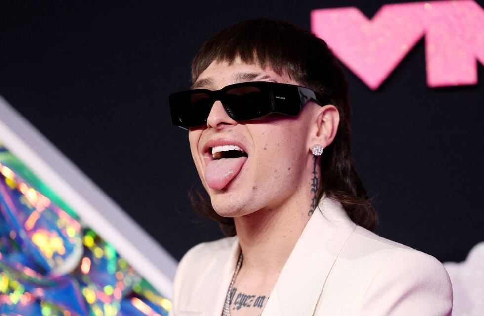 Peso Pluma protagonizó un incómodo momento con Doja Cat y se hizo viral en las redes