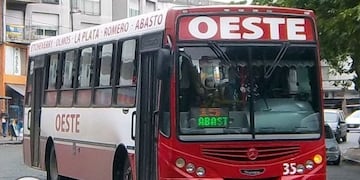 Un inspector de micros de la Línea Oeste salvó a un niño con maniobras de RCP.