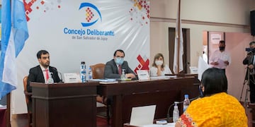 El concejal Lisandro Aguiar presidió la décima sesión ordinaria del Concejo Deliberante de San Salvador de Jujuy.