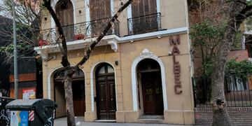 El local donde ocurrió el desprendimiento de mampostería (Gentileza El Doce).