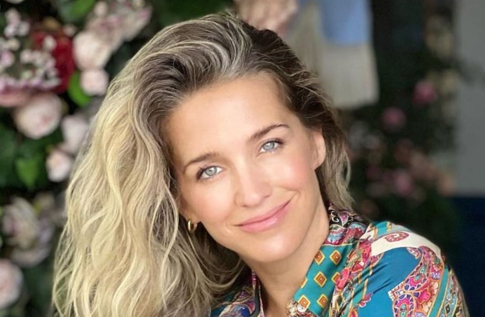 Soledad Fandiño dio los buenos días en microbikini frente al espejo