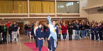 Acto Oficial del Día de la Bandera en el Colegio Holandés de Tres Arroyos