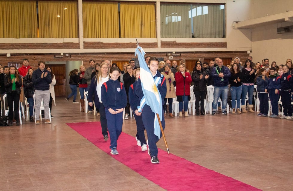 Acto Oficial del Día de la Bandera en el Colegio Holandés de Tres Arroyos