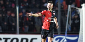 El ex Belgrano de Córdoba puso el empate con un golazo y después decretó el triunfo de cabeza.