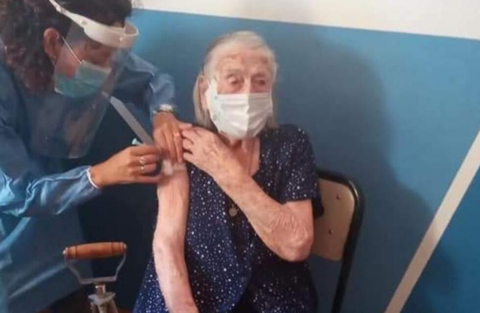 Catalina, otra mujer de más de 100 años que se vacunó en Córdoba