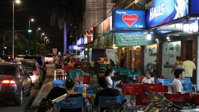 Los gastronómicos protestan por la decisión de no dejarlos trabajar, "nos pegan un tiro en la cabeza" afirmaron.