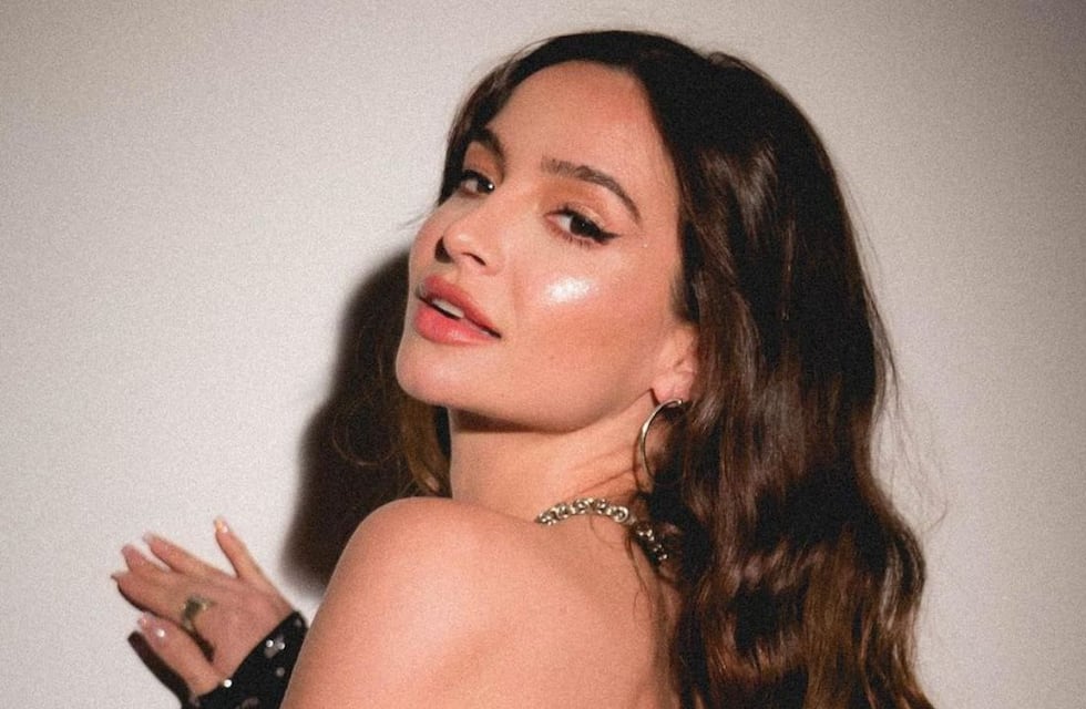 Mini con tablas y underboob cruzado, la dupla con la que Brenda Asnicar paralizó las redes