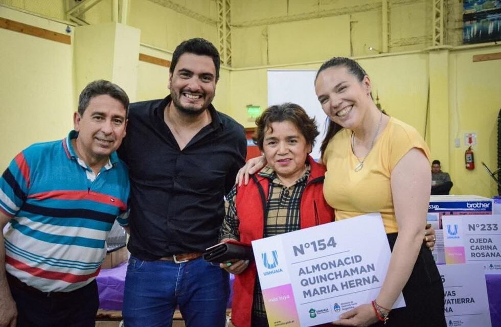 Entregaron 90 herramientas a mujeres emprendedoras de Ushuaia