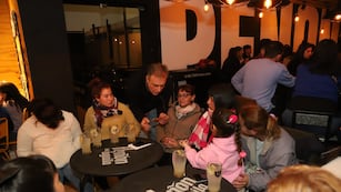 Castellano reunido con jóvenes