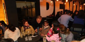 Castellano reunido con jóvenes