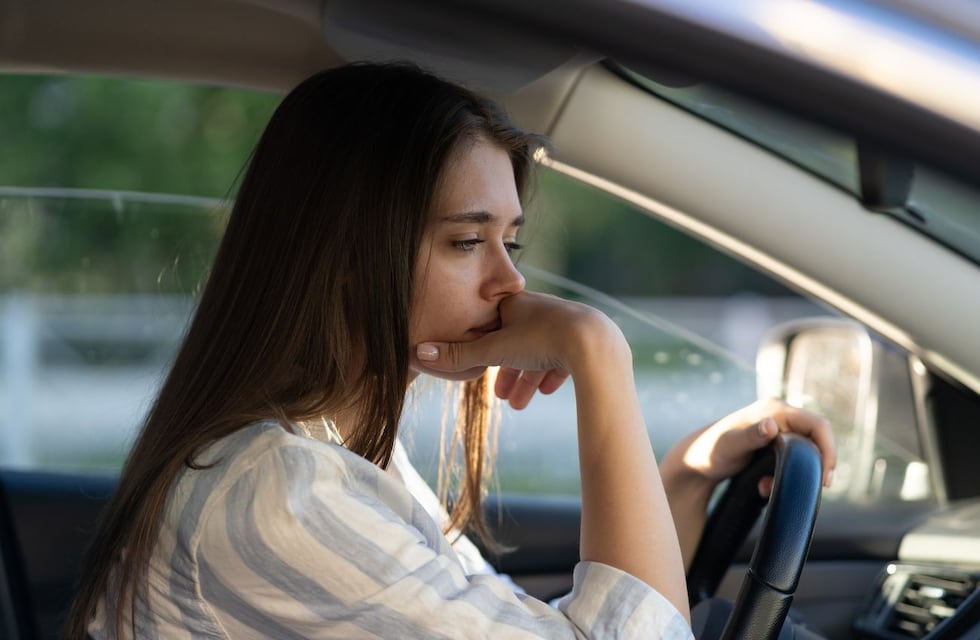 Qué significado tiene que una persona diga “no pasa nada” cuando sí le pasa algo, según la psicología