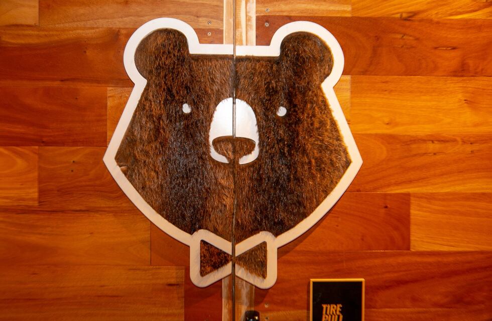 Denunció que no lo dejaron pasar en un bar salteño por cómo estaba vestido