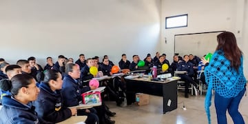 La Mesa Interministerial de Prevención del Suicidio (MINTERSUI) impulsa un taller para 120 cadetes.