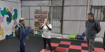 La precandidata de Compromiso Vecinal, Claudia Cittadino, visitó la escuela de acrobacias sobre telas de Ellie Asef