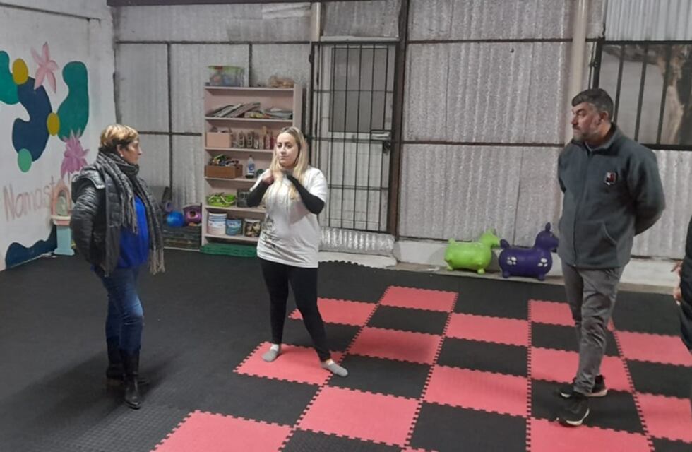 La precandidata de Compromiso Vecinal, Claudia Cittadino, visitó la Escuela de Acrobacias sobre Telas de Ellie Asef