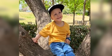 Así es un día en la vida de Benicio, el pequeño guerrero mendocino que lucha contra el cáncer en Barcelona