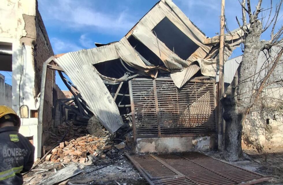 Devastador: se incendió una pensión en Córdoba y hay dos personas muertas