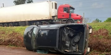 Despiste y vuelco en 9 de Julio dejó solo daños materiales.