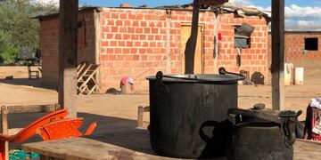 La comunidad recibe ayuda de la Cruz Roja, pero necesitan un mejor acceso al agua potable y la luz.