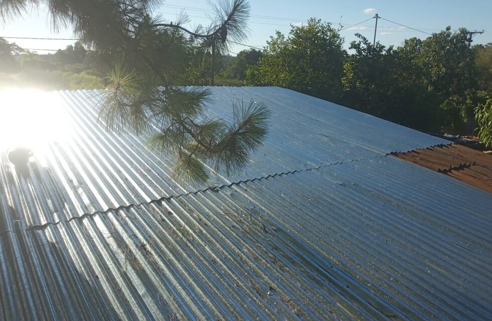 Eldorado: la Municipalidad asistió a más de 100 familias con el Programa de Recambio de Cubiertas