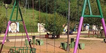 Puerto Iguazú: realizan tareas de recuperación de juegos en las plazas de la ciudad.