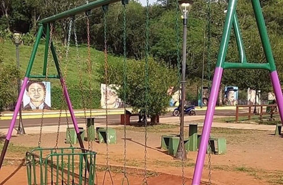 Puerto Iguazú: realizan tareas de recuperación de juegos en las plazas de la ciudad