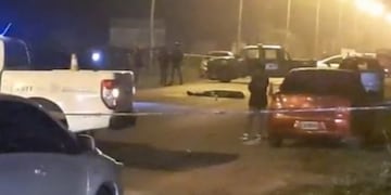 El cuerpo yace sobre el asfalto de la ruta 4.
