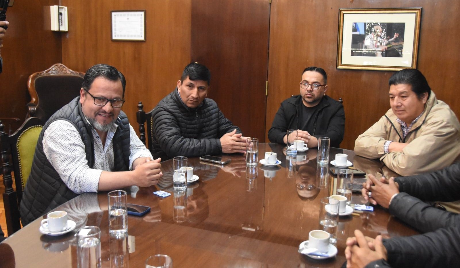 Dirigentes de sindicatos estatales y de la actividad privada integraron la comitiva cegetista que se entrevistó con el vicegobernador Bernis.