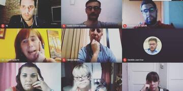 Zoom de padres de personas con autismo en contra de la ley de pulseras azules