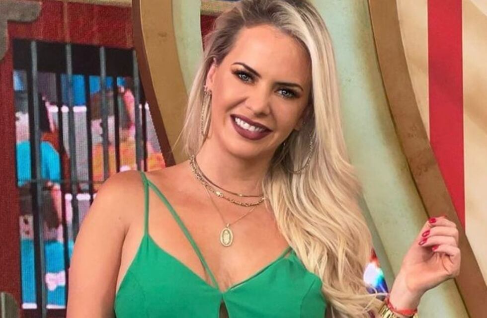 Alejandra Maglietti lució un look “total black” con transparencias y se llevó varios elogios en Instagram