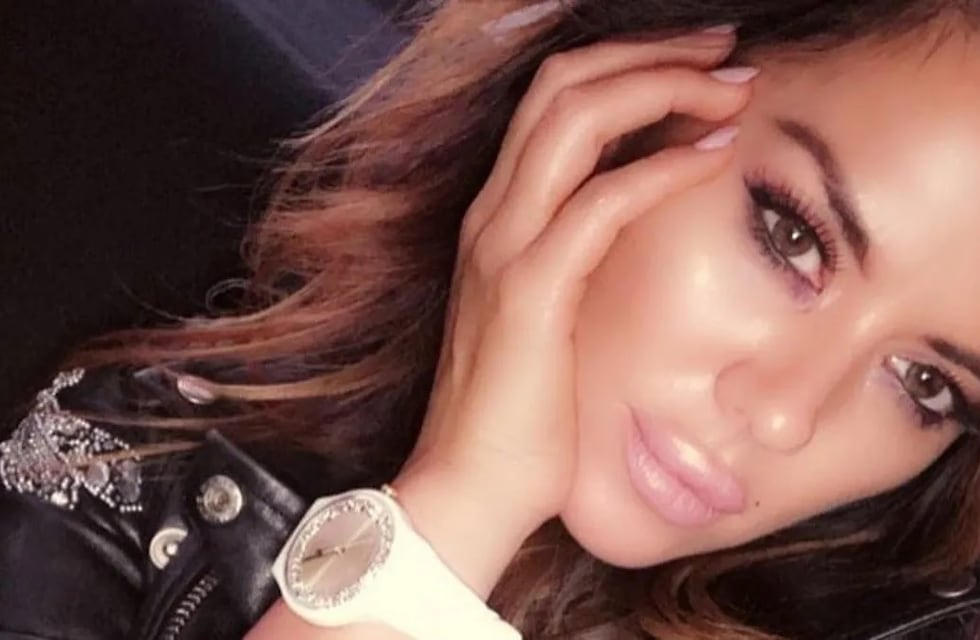 Las fotos de Karina Jelinek en el Caribe: playa, bikini y jugados looks