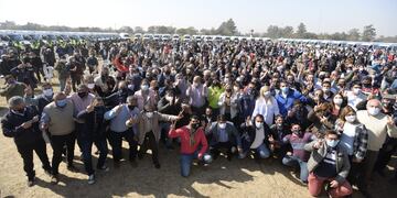 Manzur entregó ambulancias en el Hipódromo.