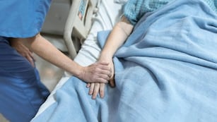 Un médico le ligó las trompas por error a una mujer después de una cesárea. Foto: Web