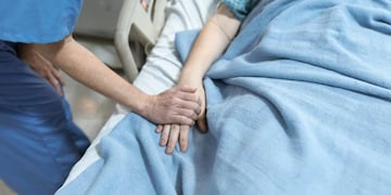 Un médico le ligó las trompas por error a una mujer después de una cesárea. Foto: Web