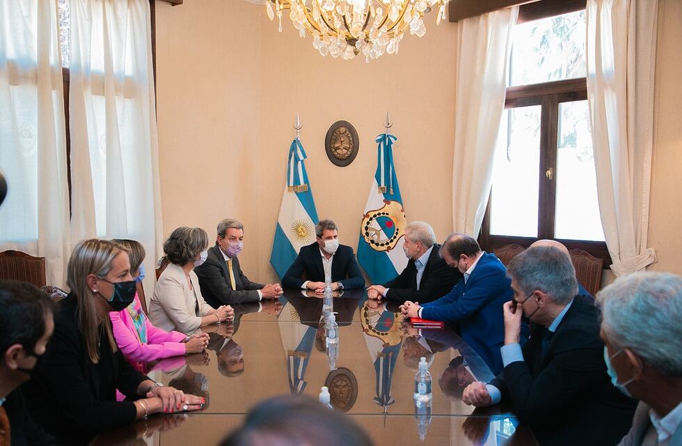 San Juan recibirá más de 16 mil netbooks para estudiantes de primero a tercer año