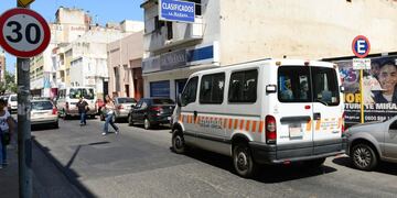 Transporte Escolar. Fue uno de los rubros más golpeados en la pandemia. (Archivo/La Voz)