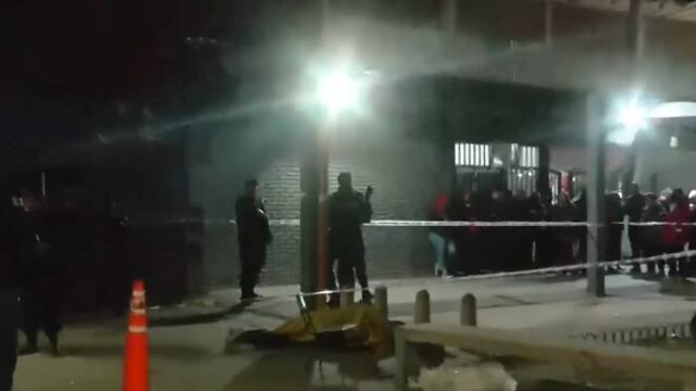 La víctima cayó sin vida sobre calle Sánchez de Thompson, a metros del autoservicio El Progreso.